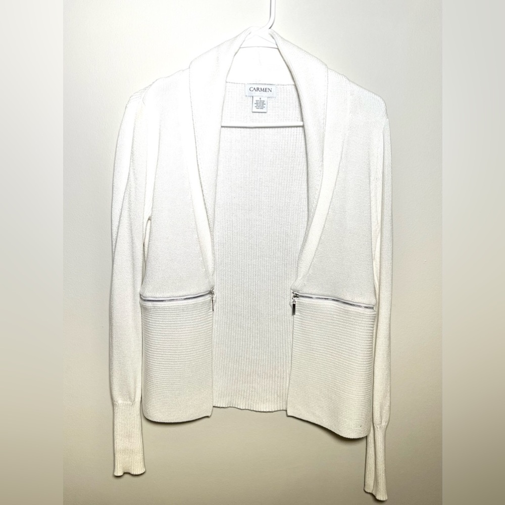 White long sleeve zip up sweater 🤍